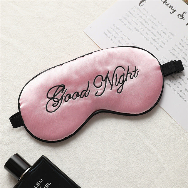 Masque de nuit en soie brodée avec aération réglable