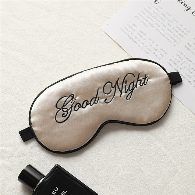 Masque de nuit en soie brodée avec aération réglable