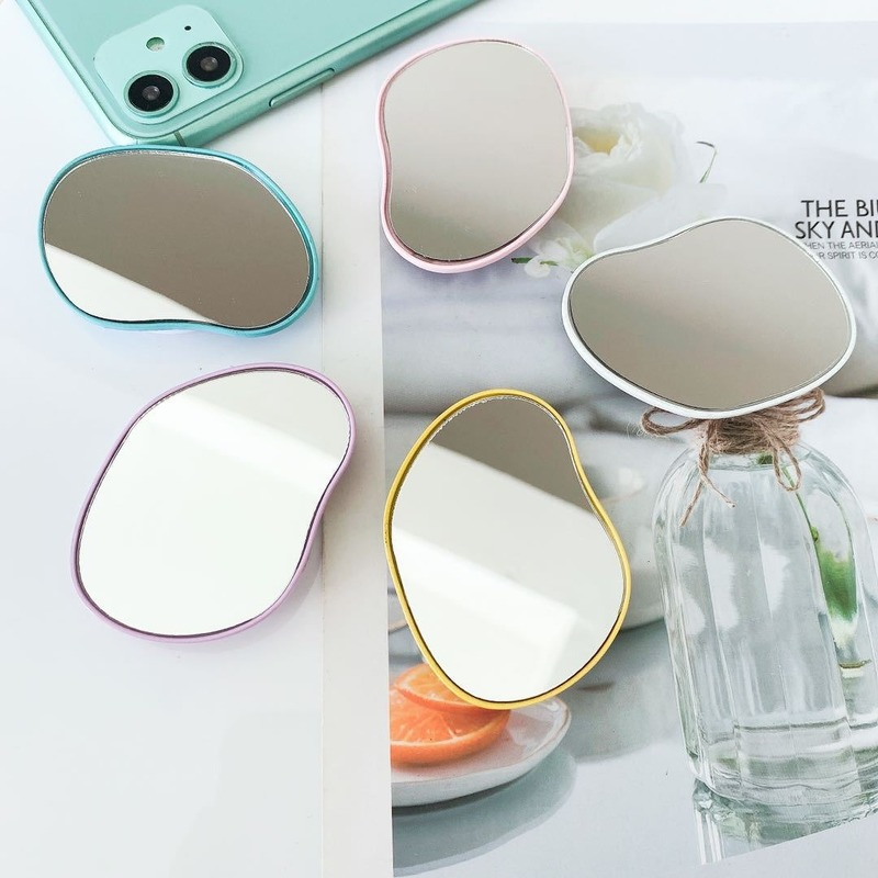 Miroir de maquillage compact décoratif irrégulier et support de téléphone