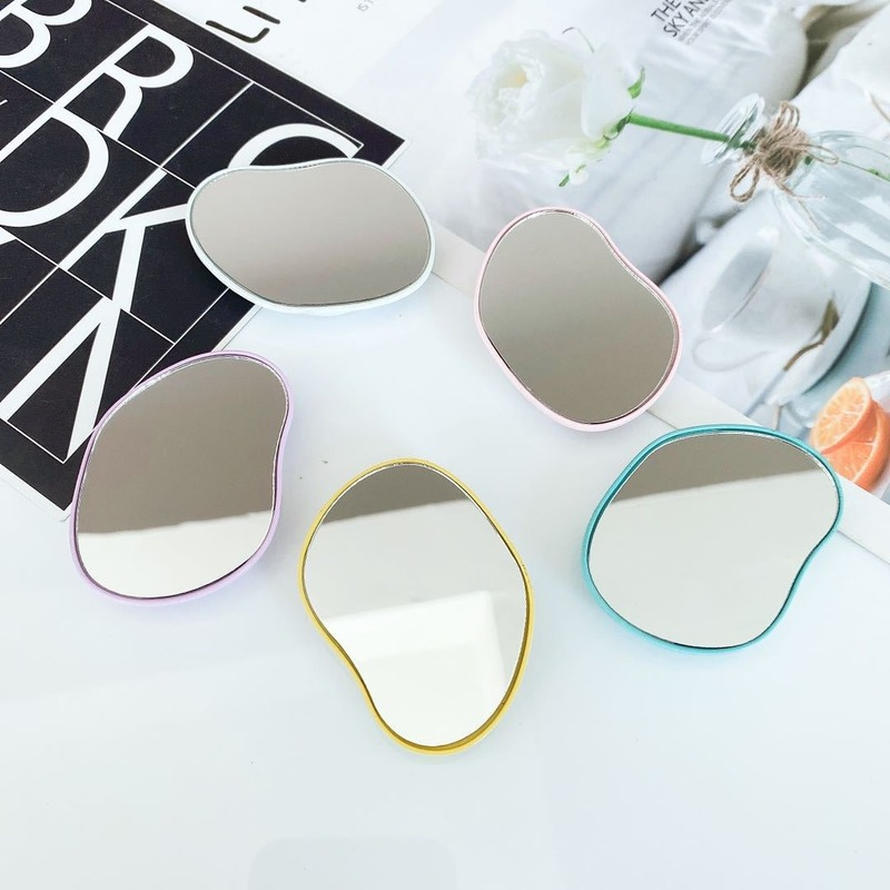 Miroir de maquillage compact décoratif irrégulier et support de téléphone